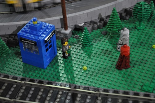 Doctor Who in da LEGO train set